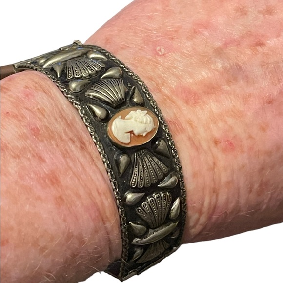 Antique Art Deco Italy Alpaca Carved shell Cameo & Coral Bangle bracelet - Picture 11 of 12